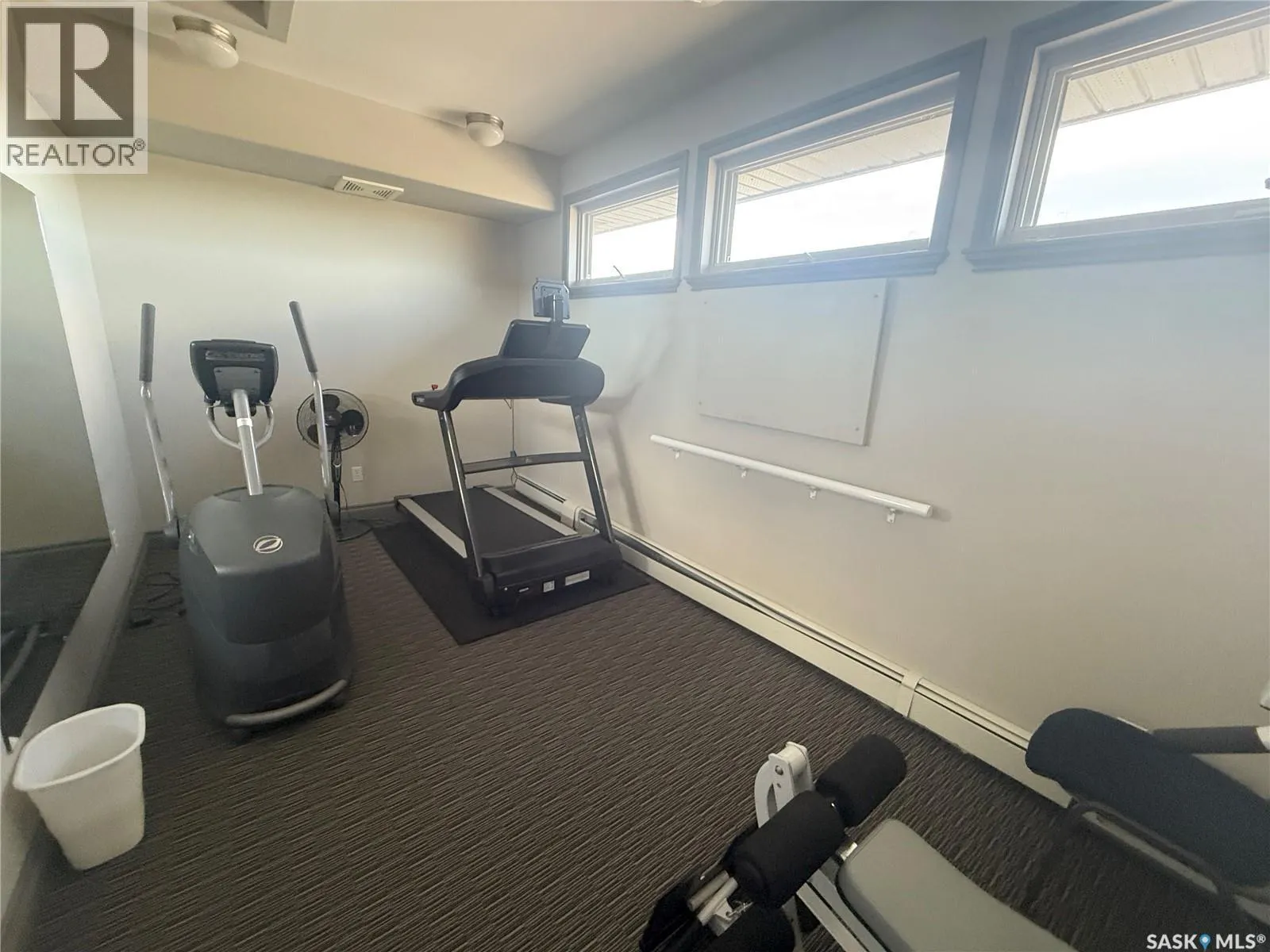 307 615 Saskatchewan CRESCENT W