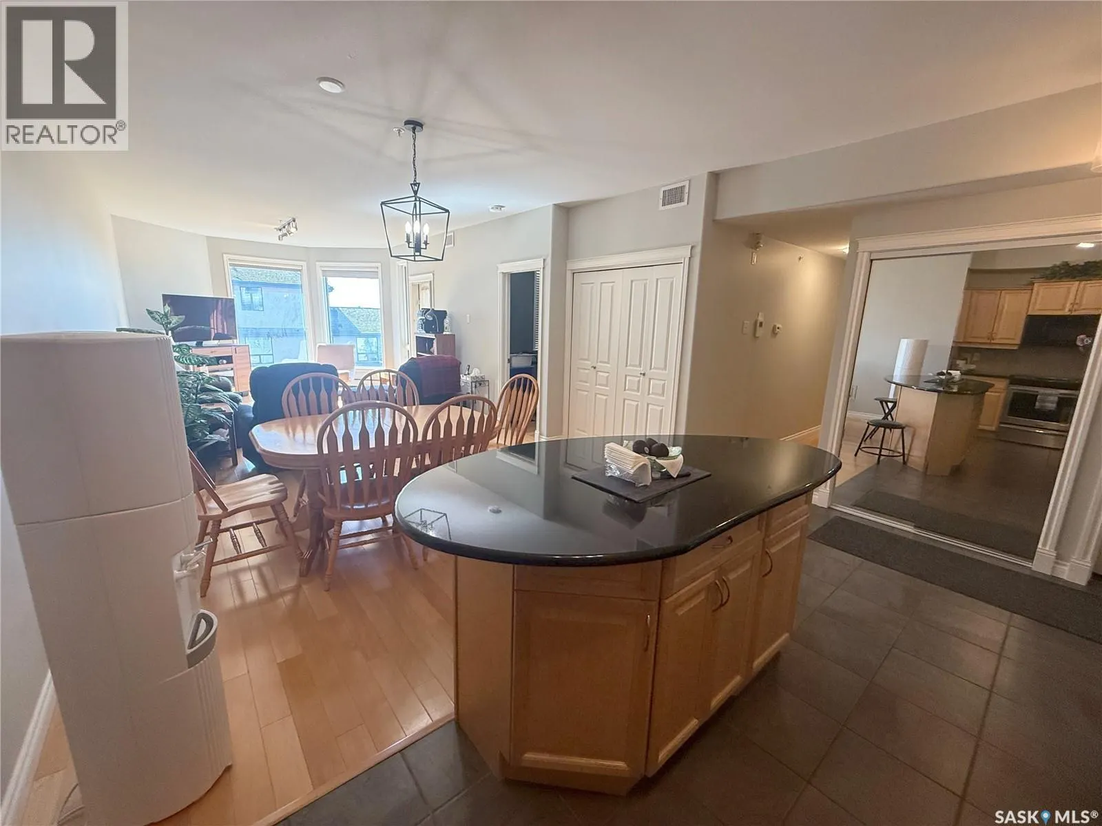 307 615 Saskatchewan CRESCENT W