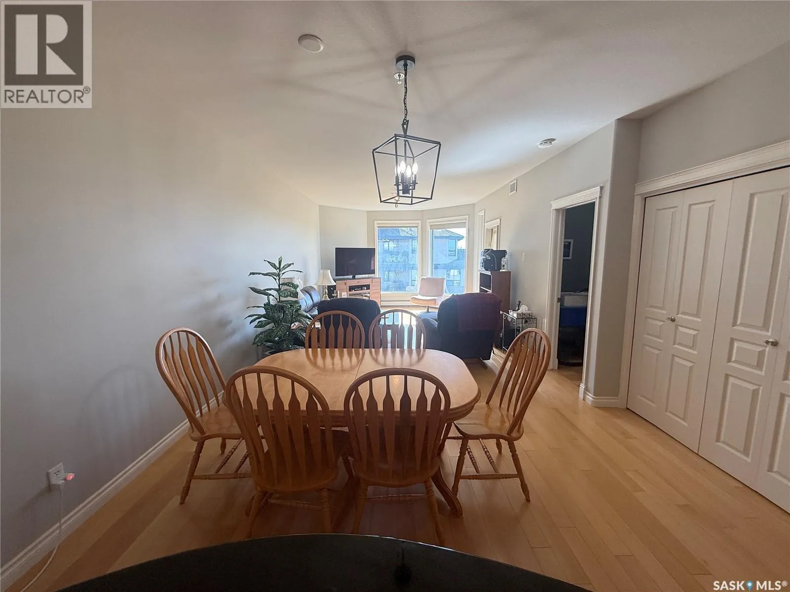 307 615 Saskatchewan CRESCENT W