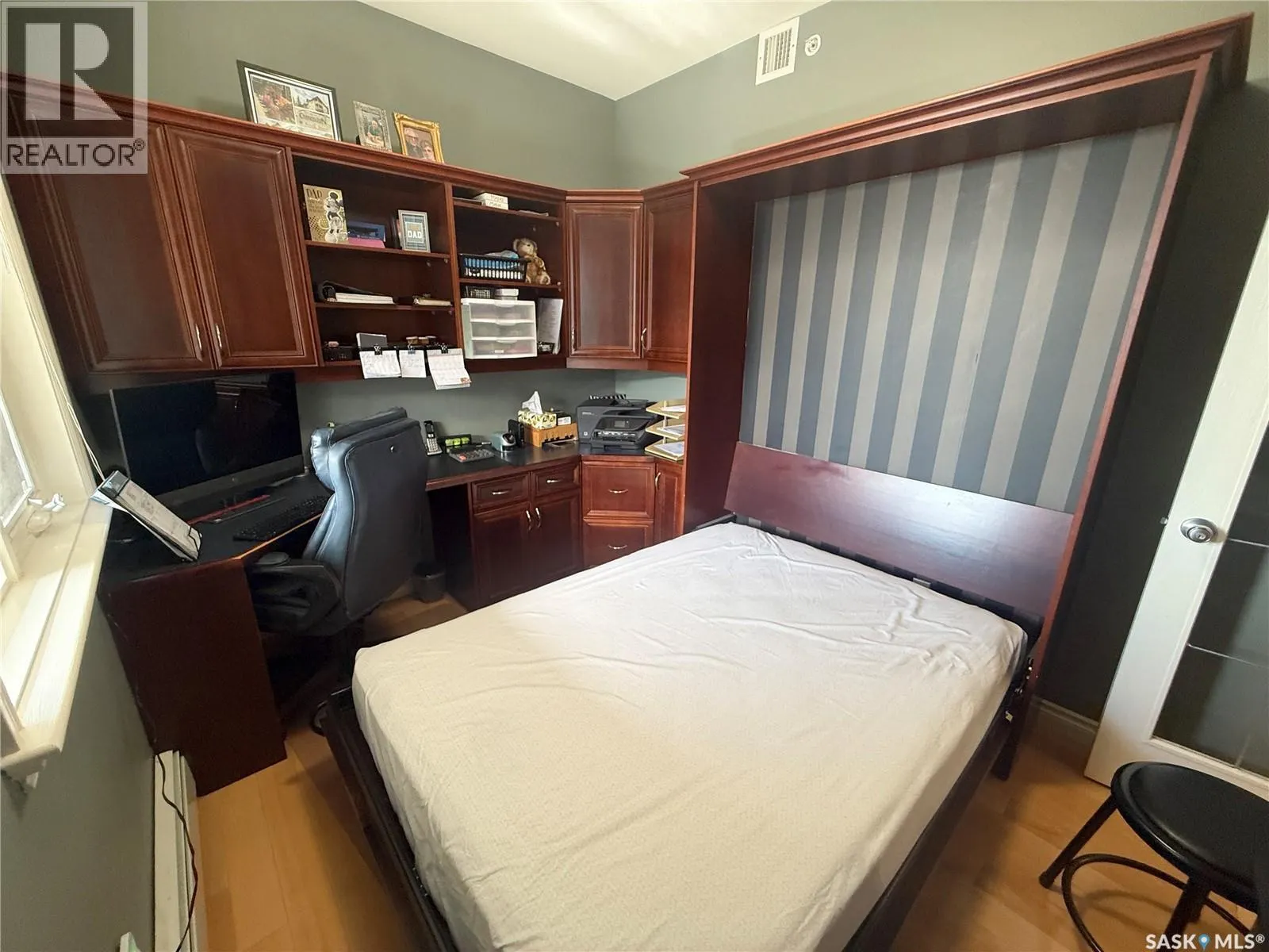 307 615 Saskatchewan CRESCENT W