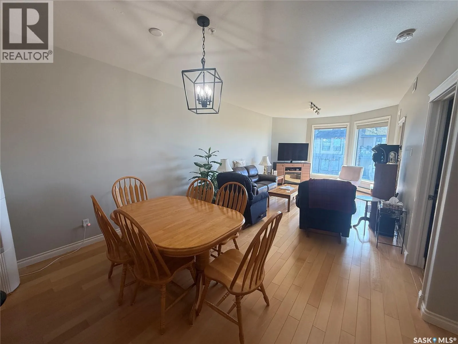 307 615 Saskatchewan CRESCENT W
