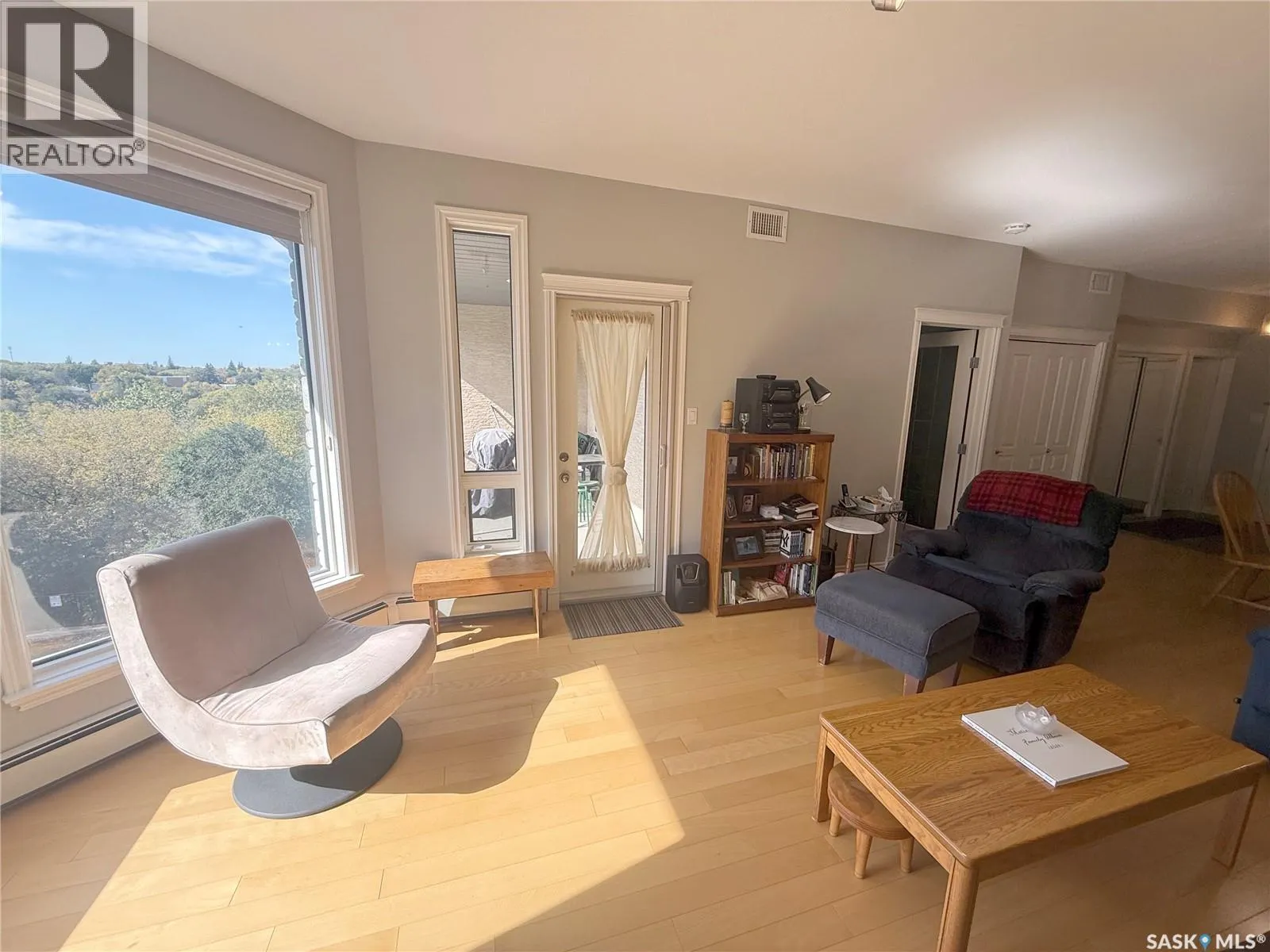 307 615 Saskatchewan CRESCENT W