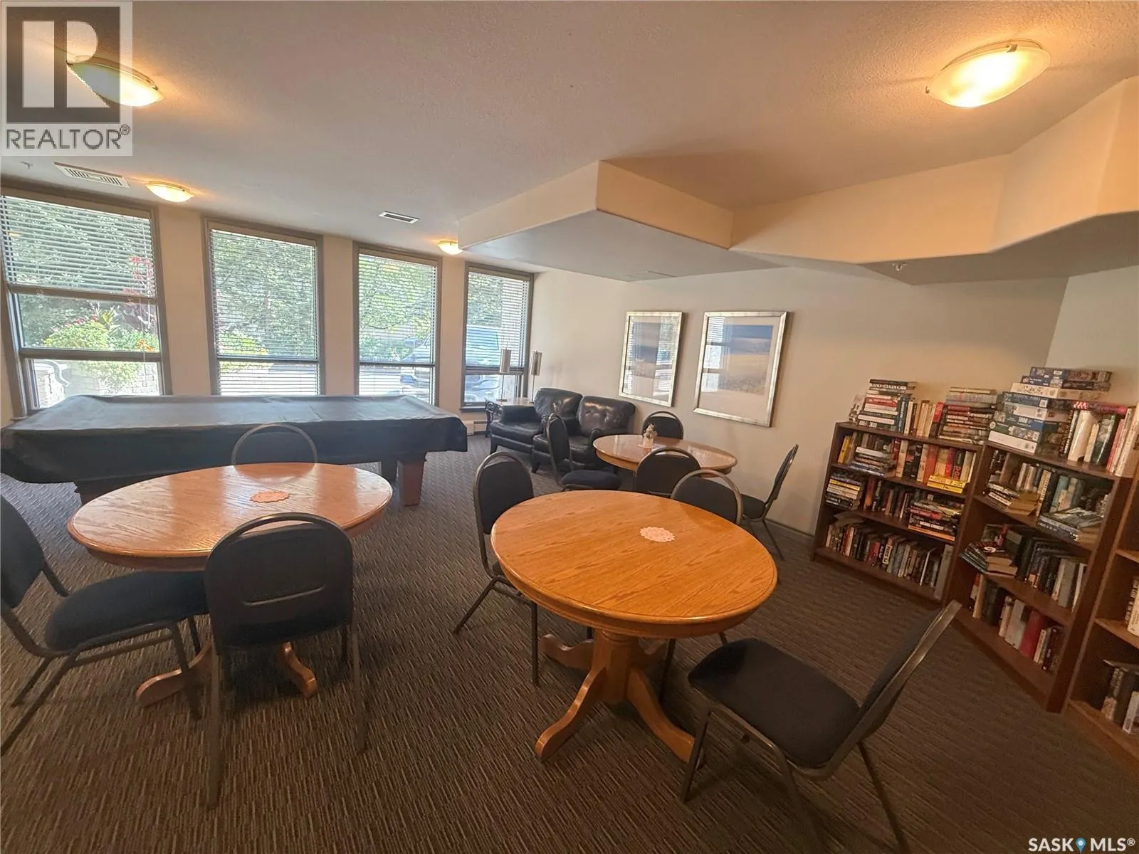 307 615 Saskatchewan CRESCENT W