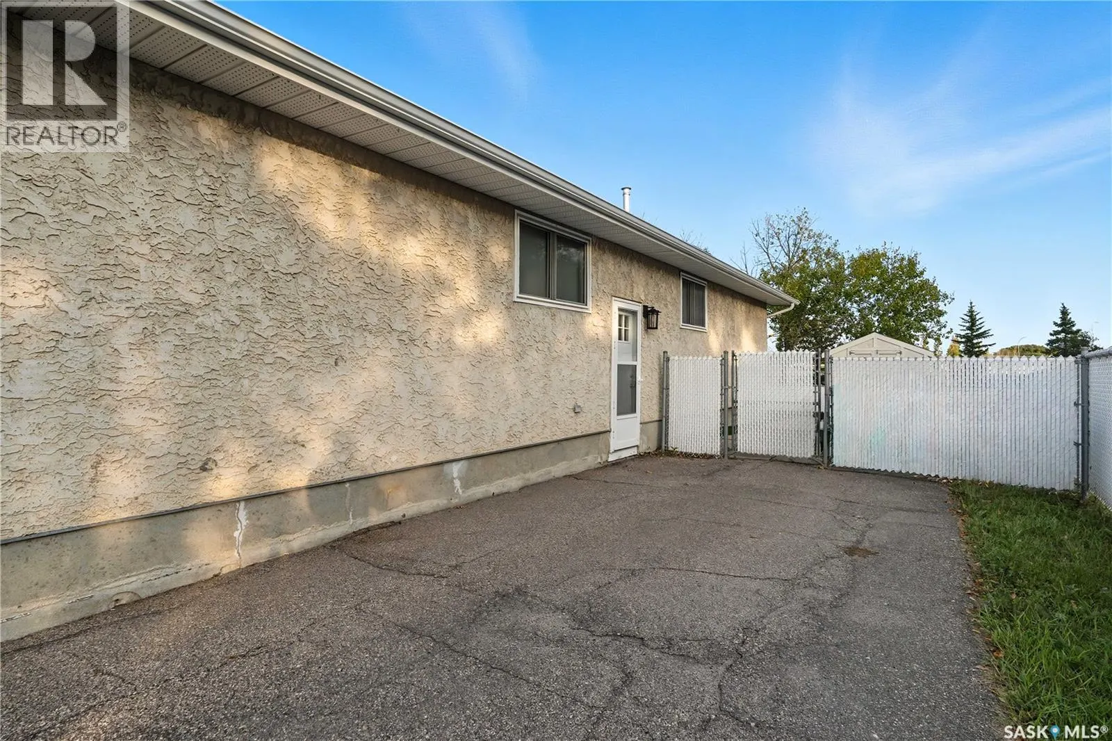254 Magee CRESCENT