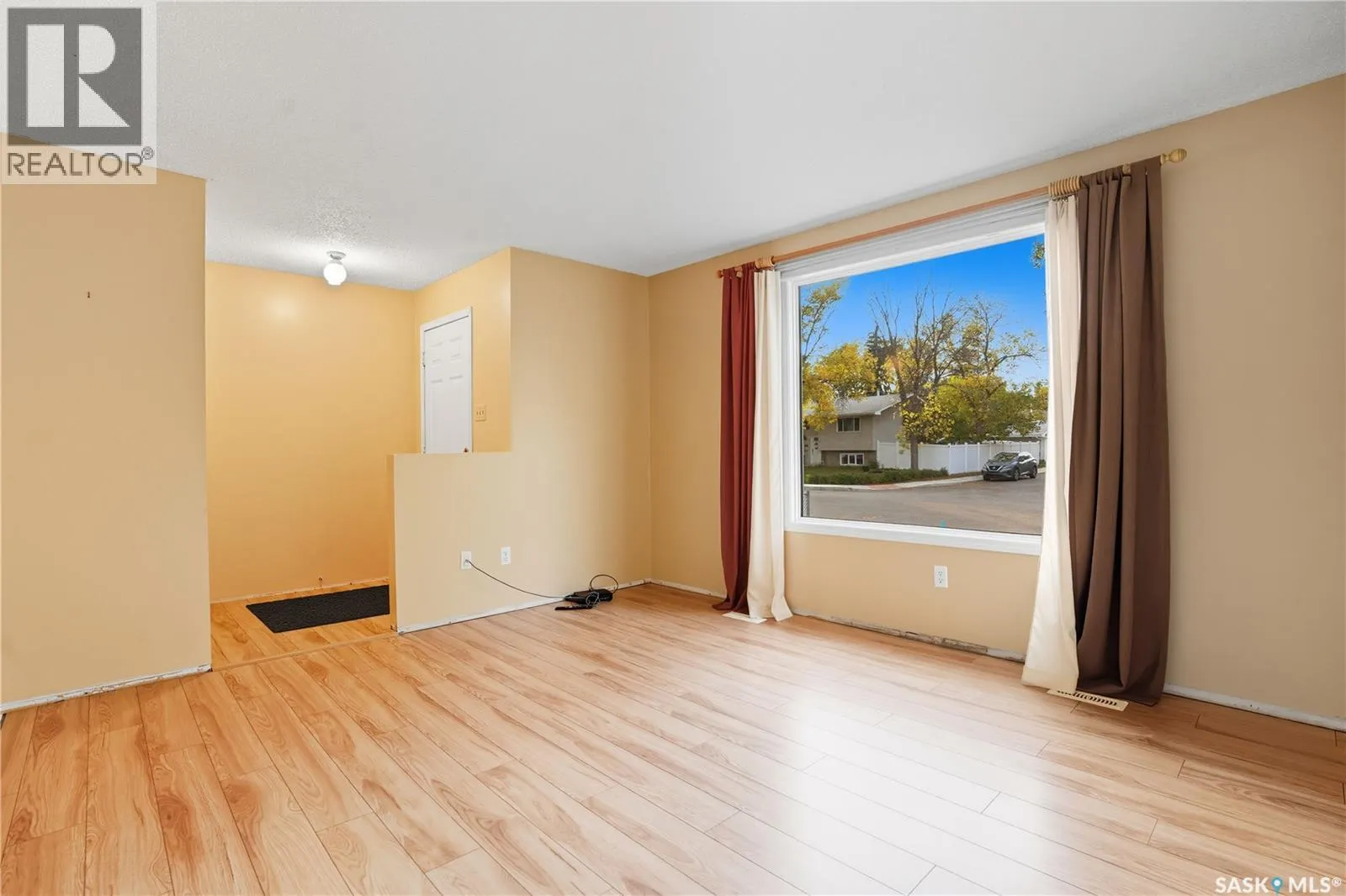 254 Magee CRESCENT