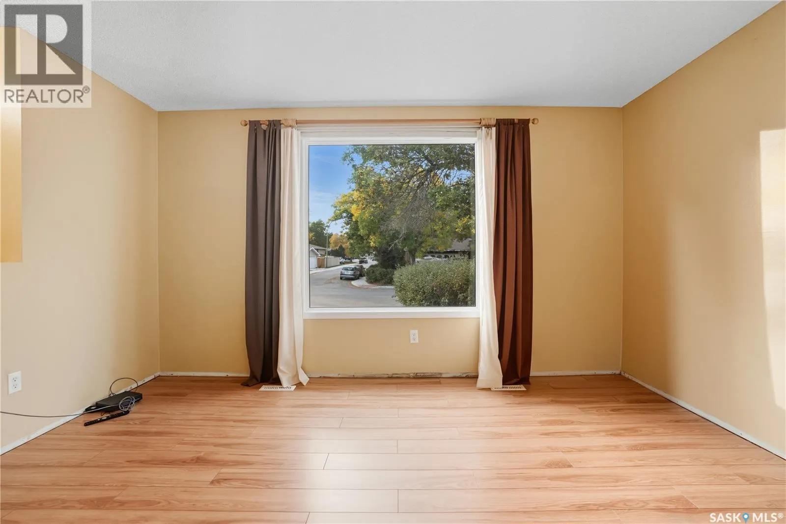 254 Magee CRESCENT