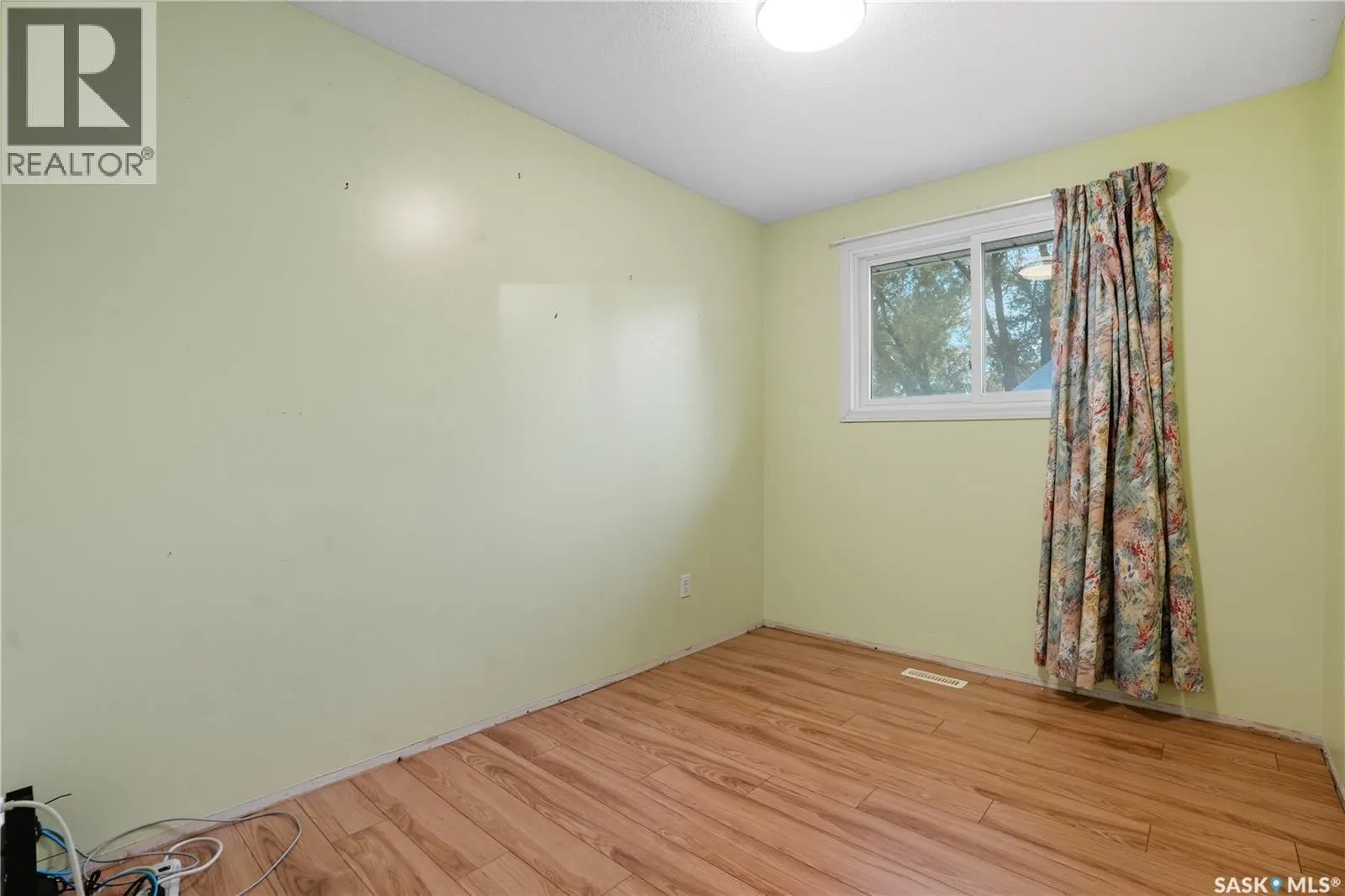 254 Magee CRESCENT
