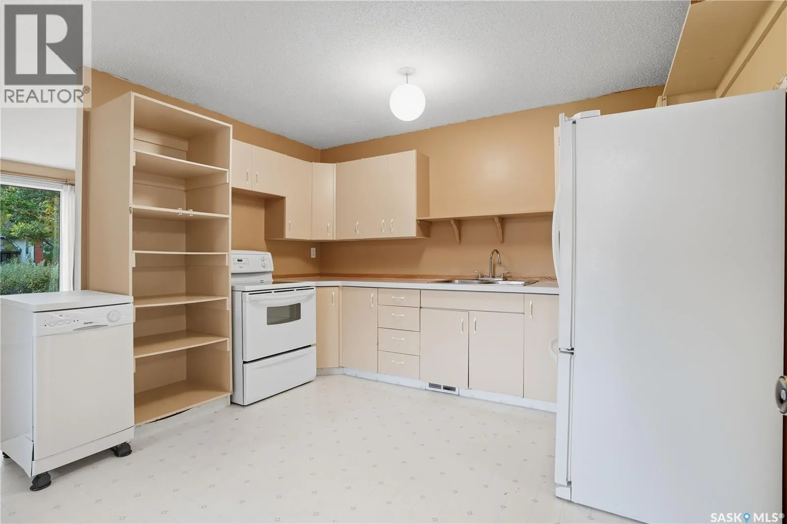 254 Magee CRESCENT