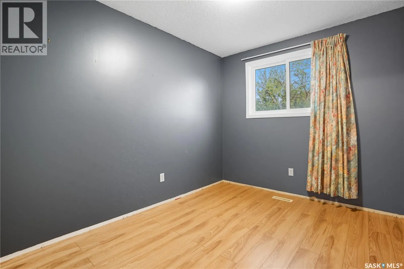 254 Magee CRESCENT