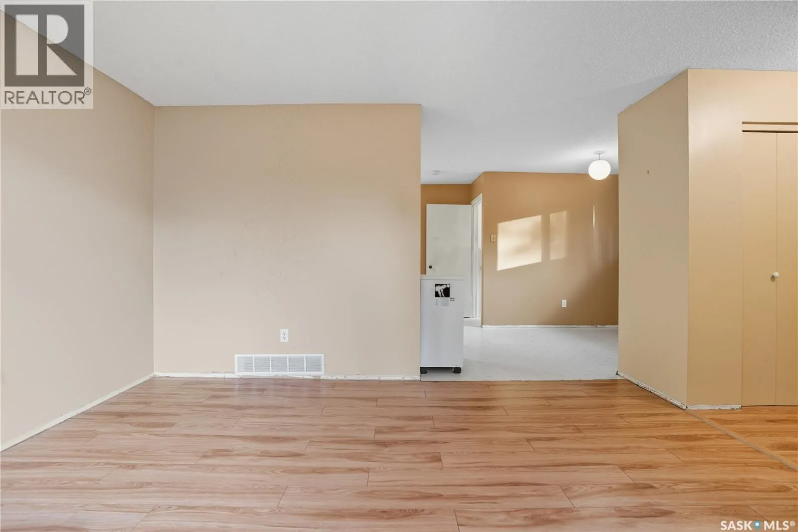 254 Magee CRESCENT