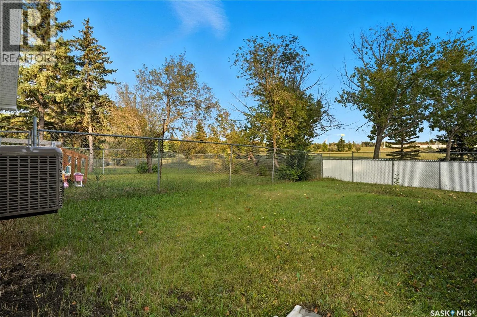 254 Magee CRESCENT