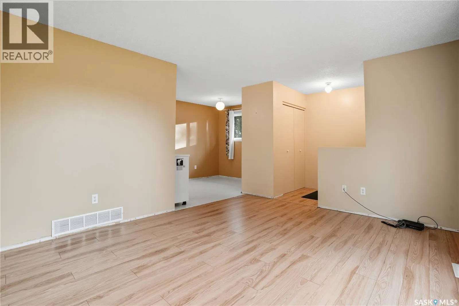254 Magee CRESCENT