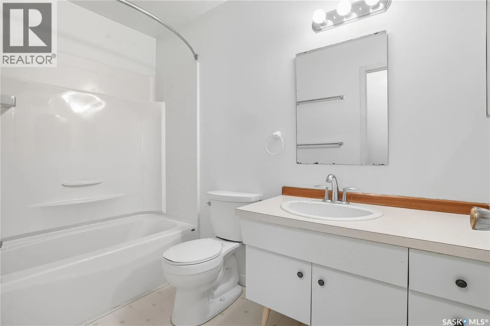 254 Magee CRESCENT