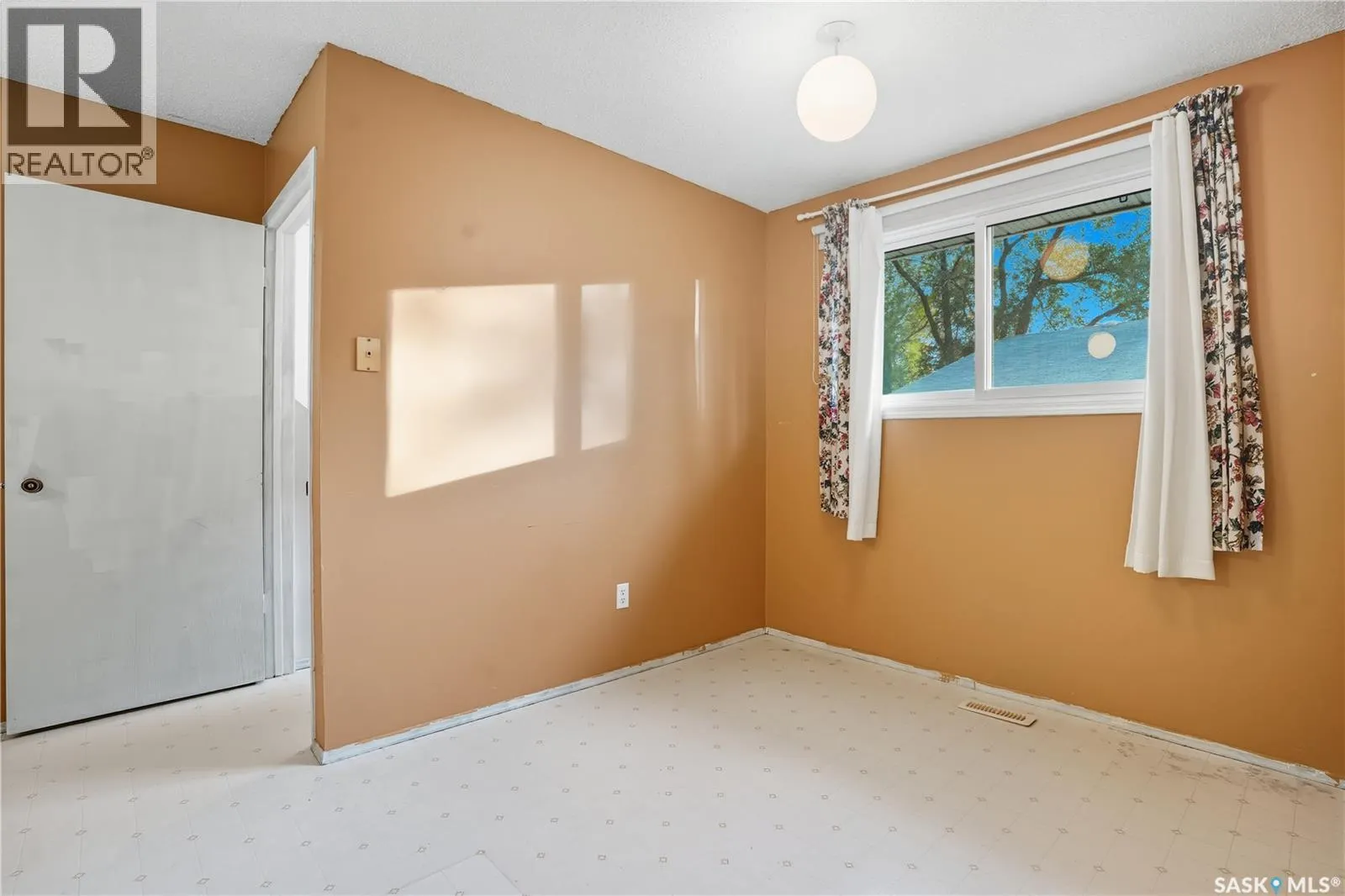 254 Magee CRESCENT