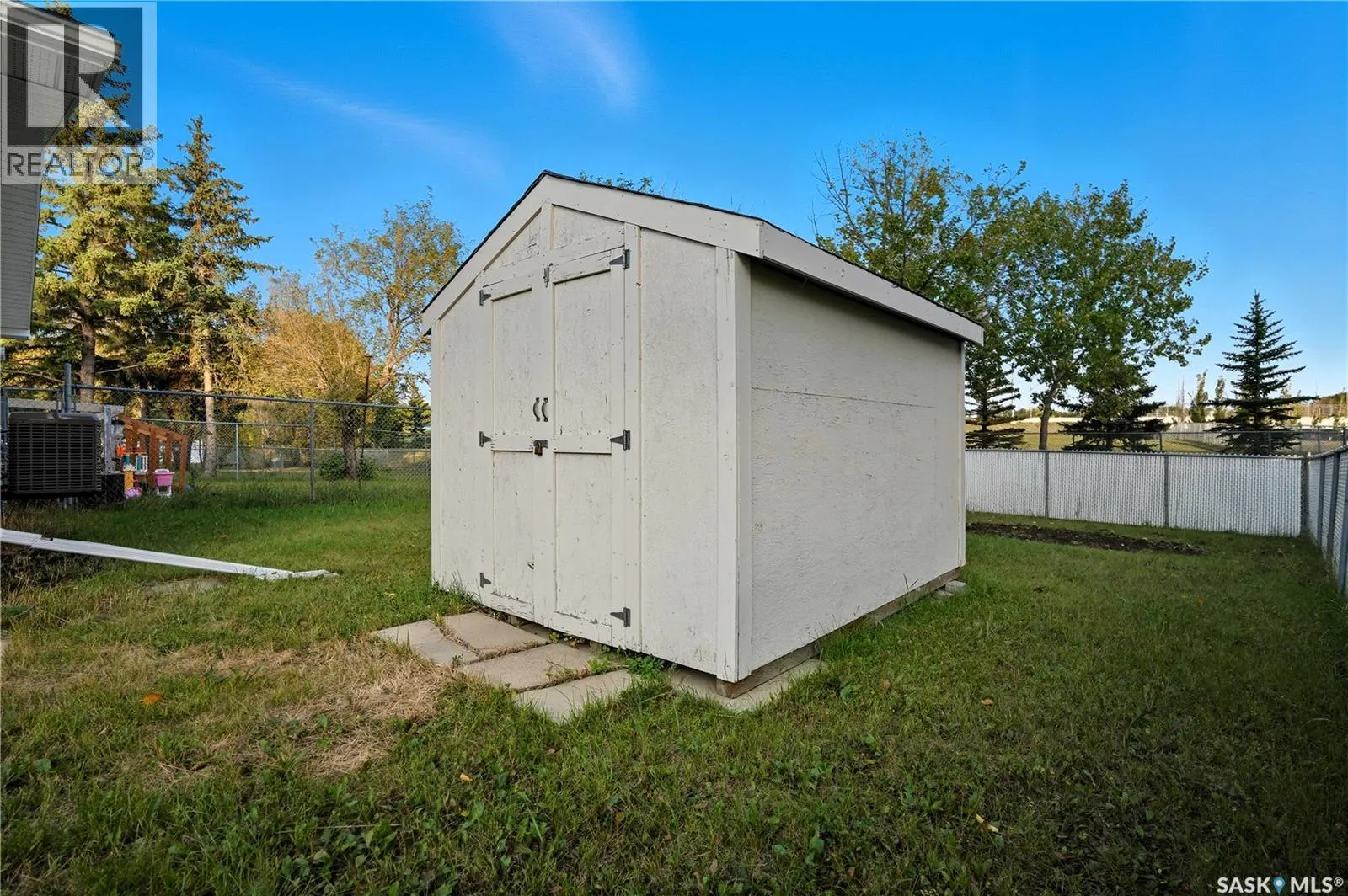 254 Magee CRESCENT