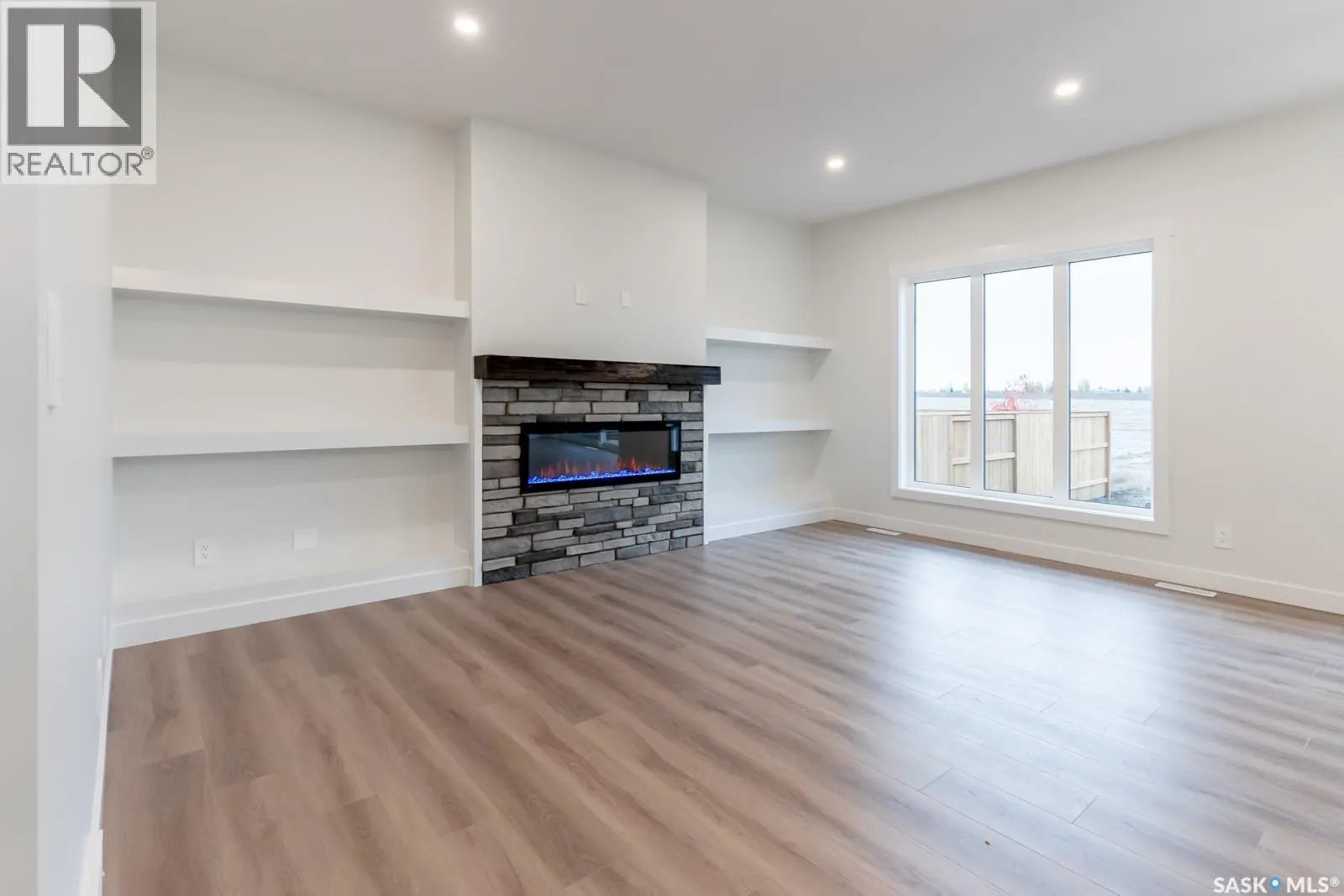 206 Doran WAY