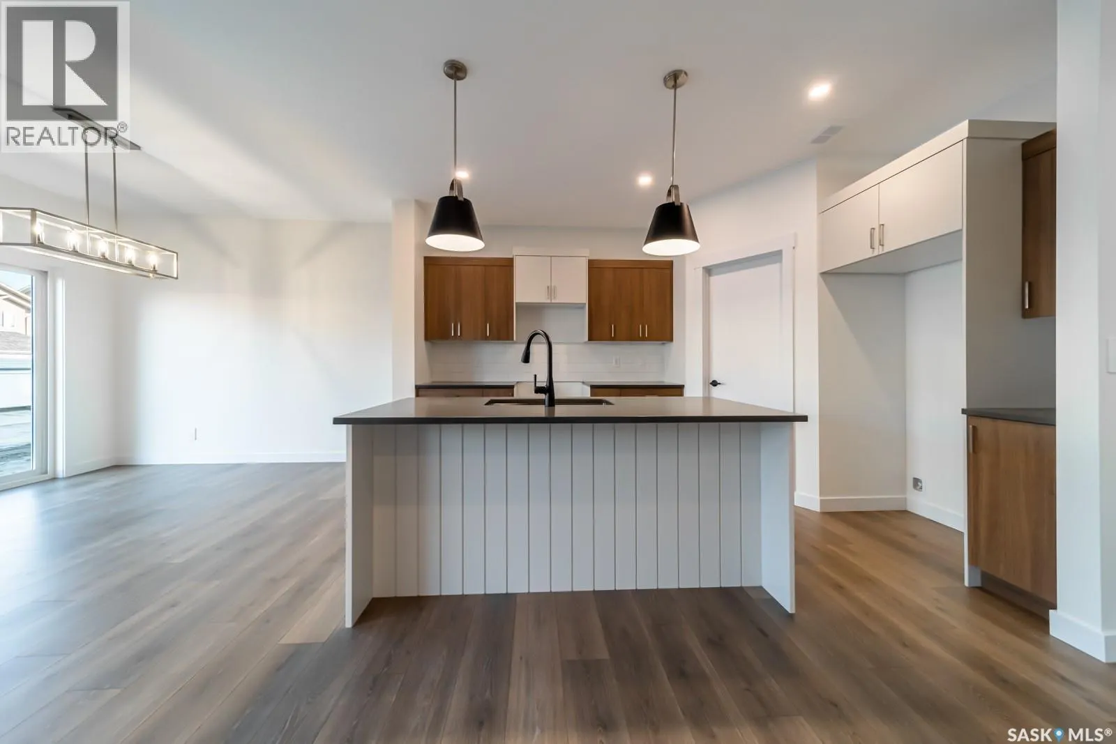 206 Doran WAY