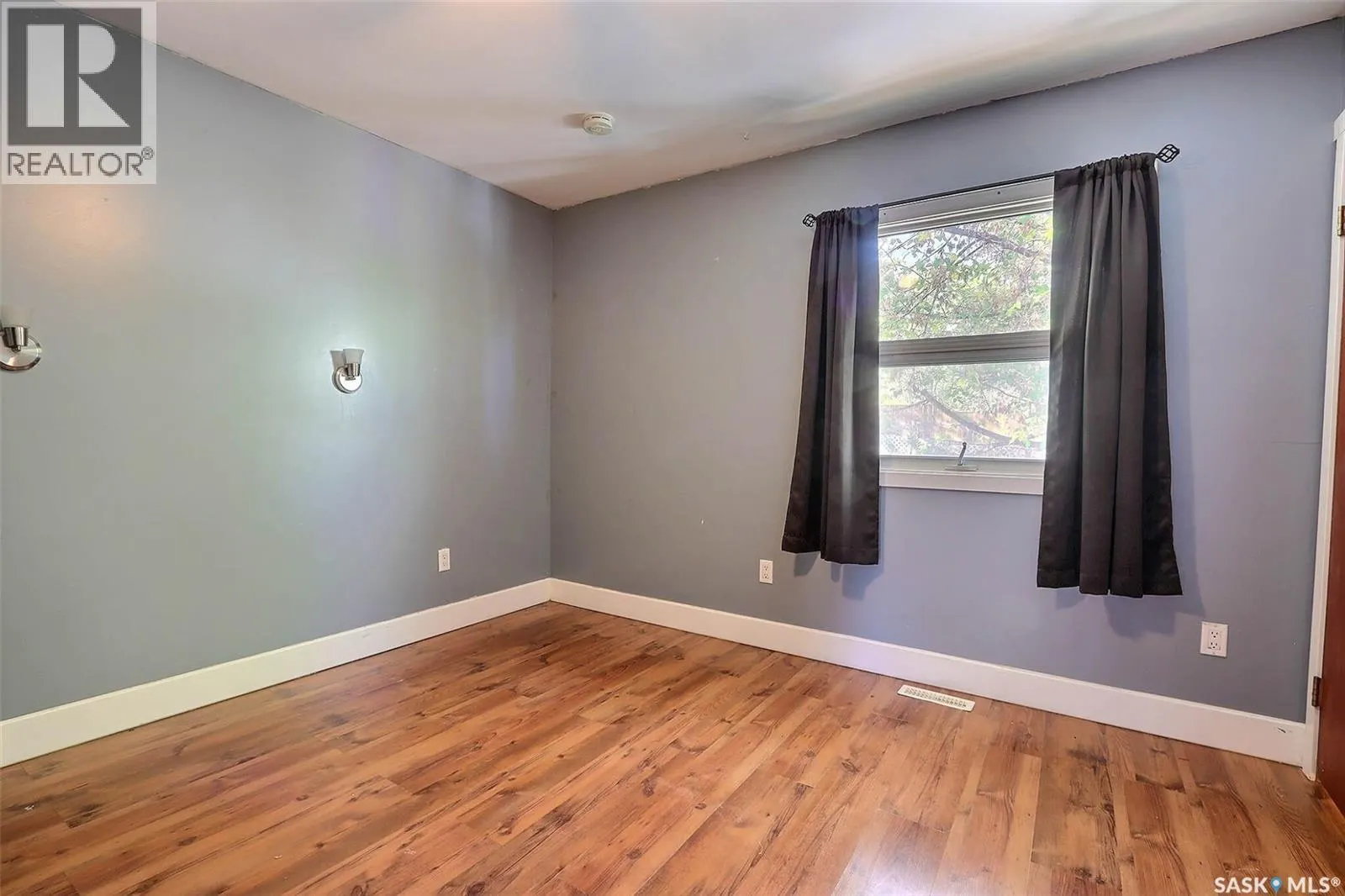 669 18th STREET W