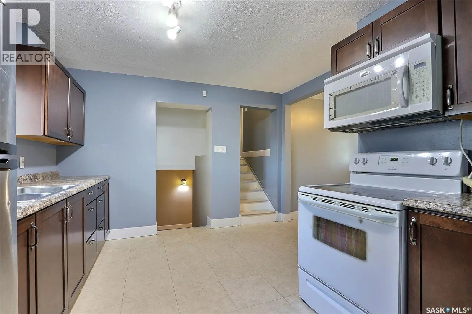 669 18th STREET W