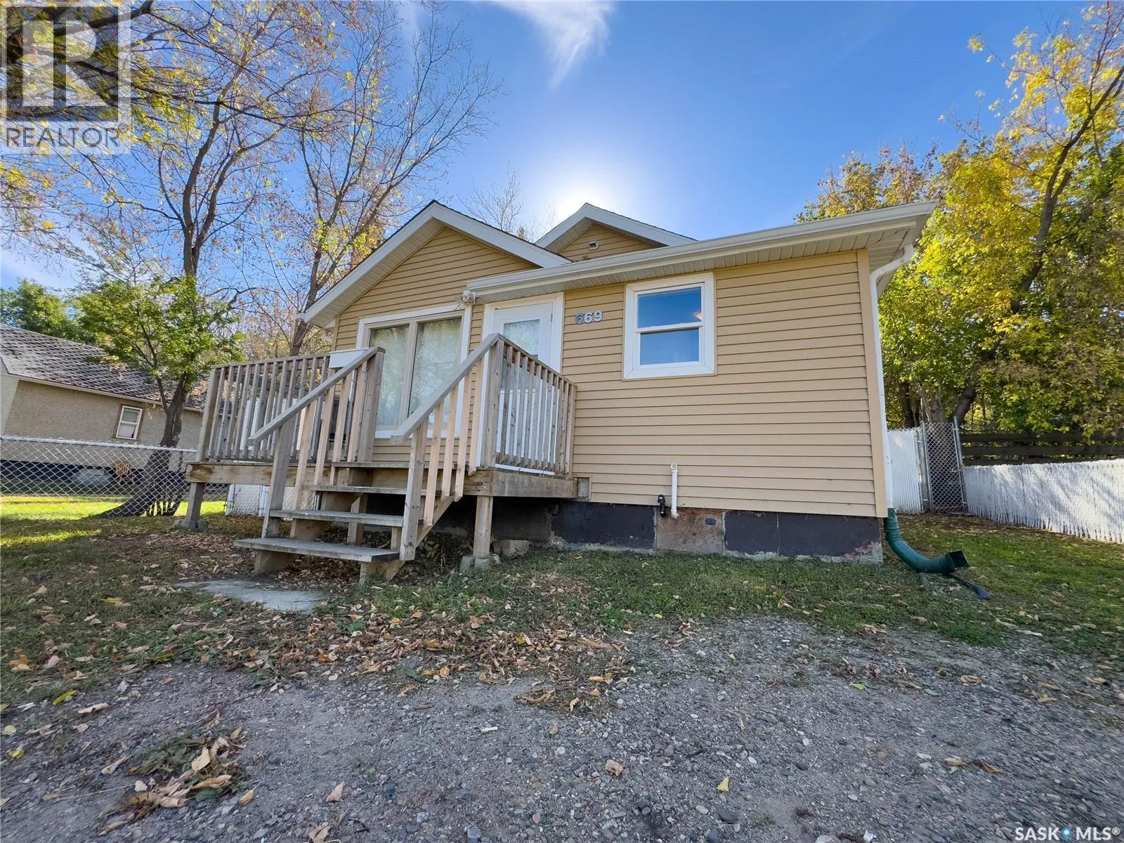 669 18th STREET W