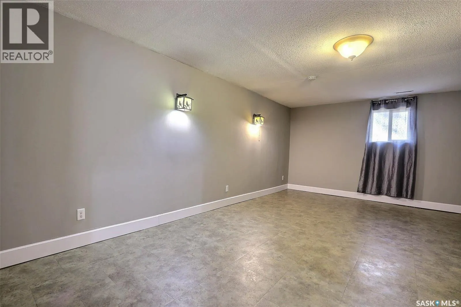 669 18th STREET W