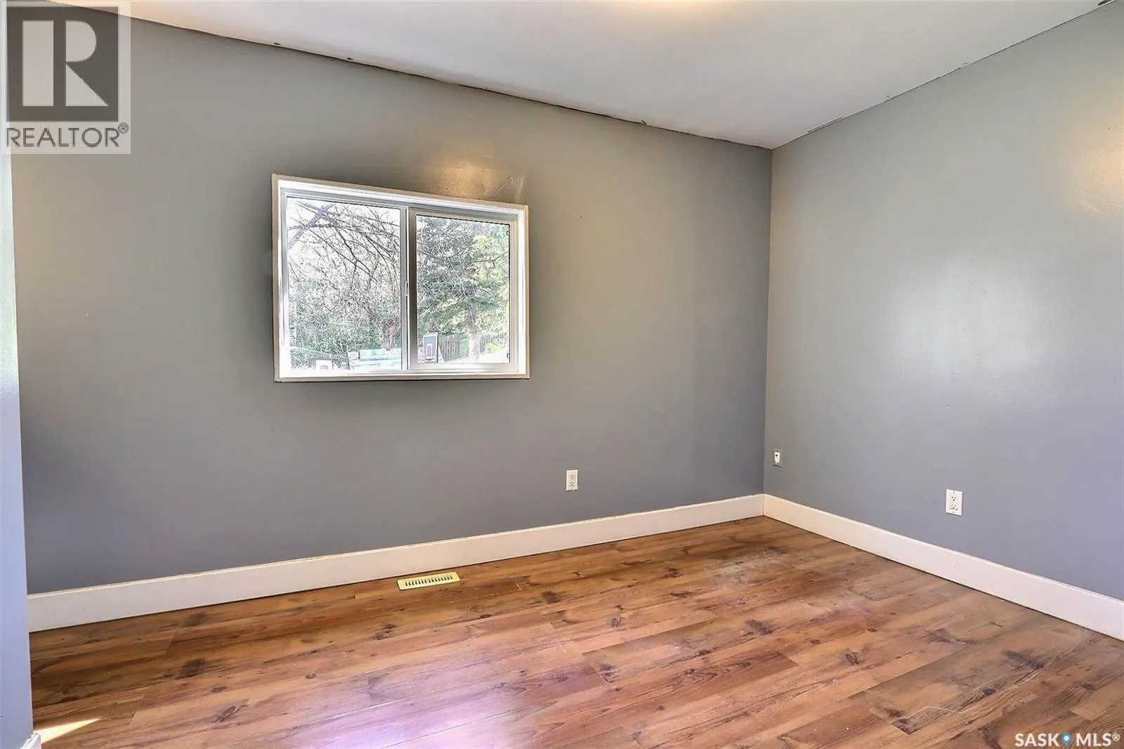 669 18th STREET W