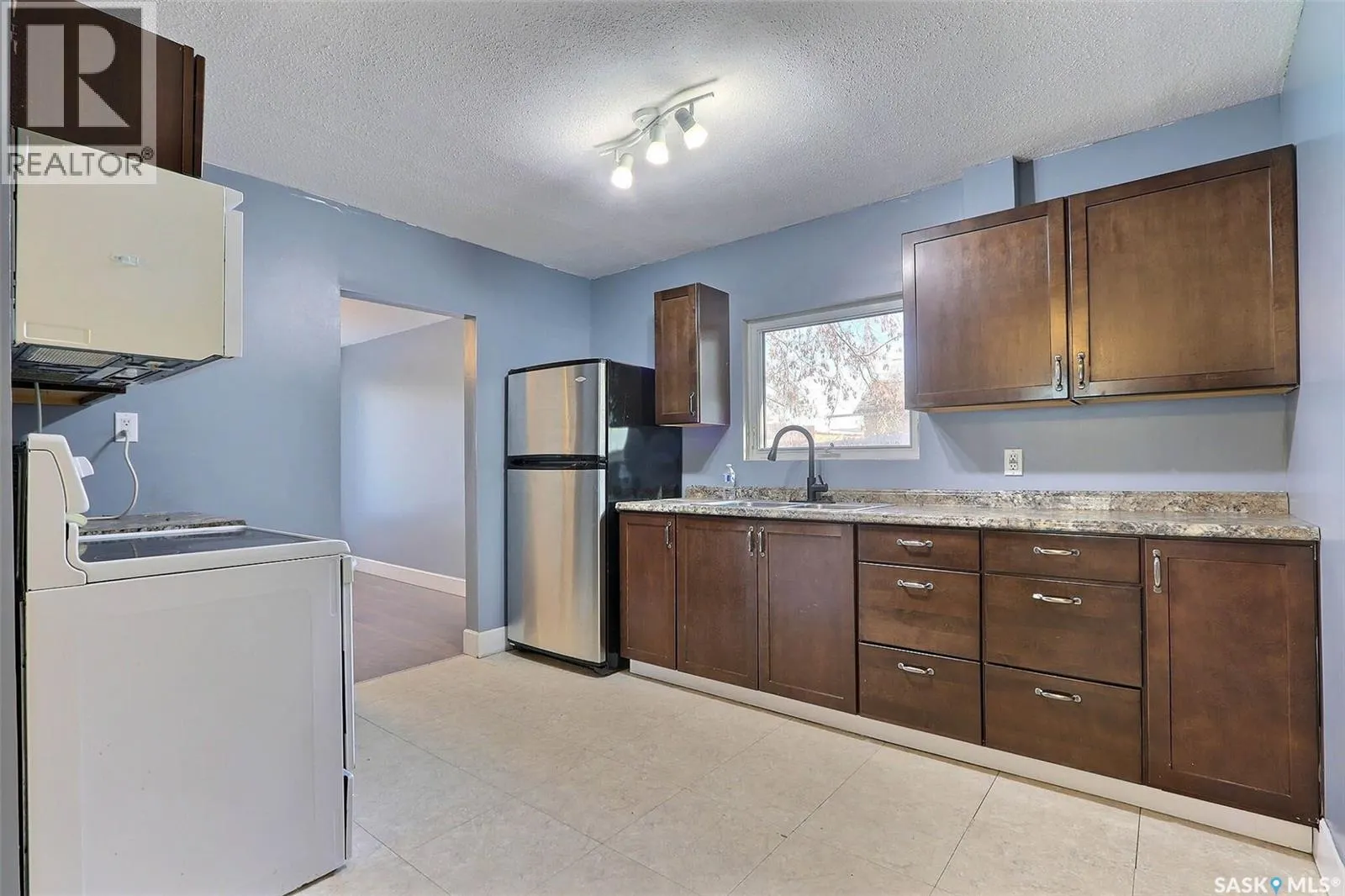 669 18th STREET W