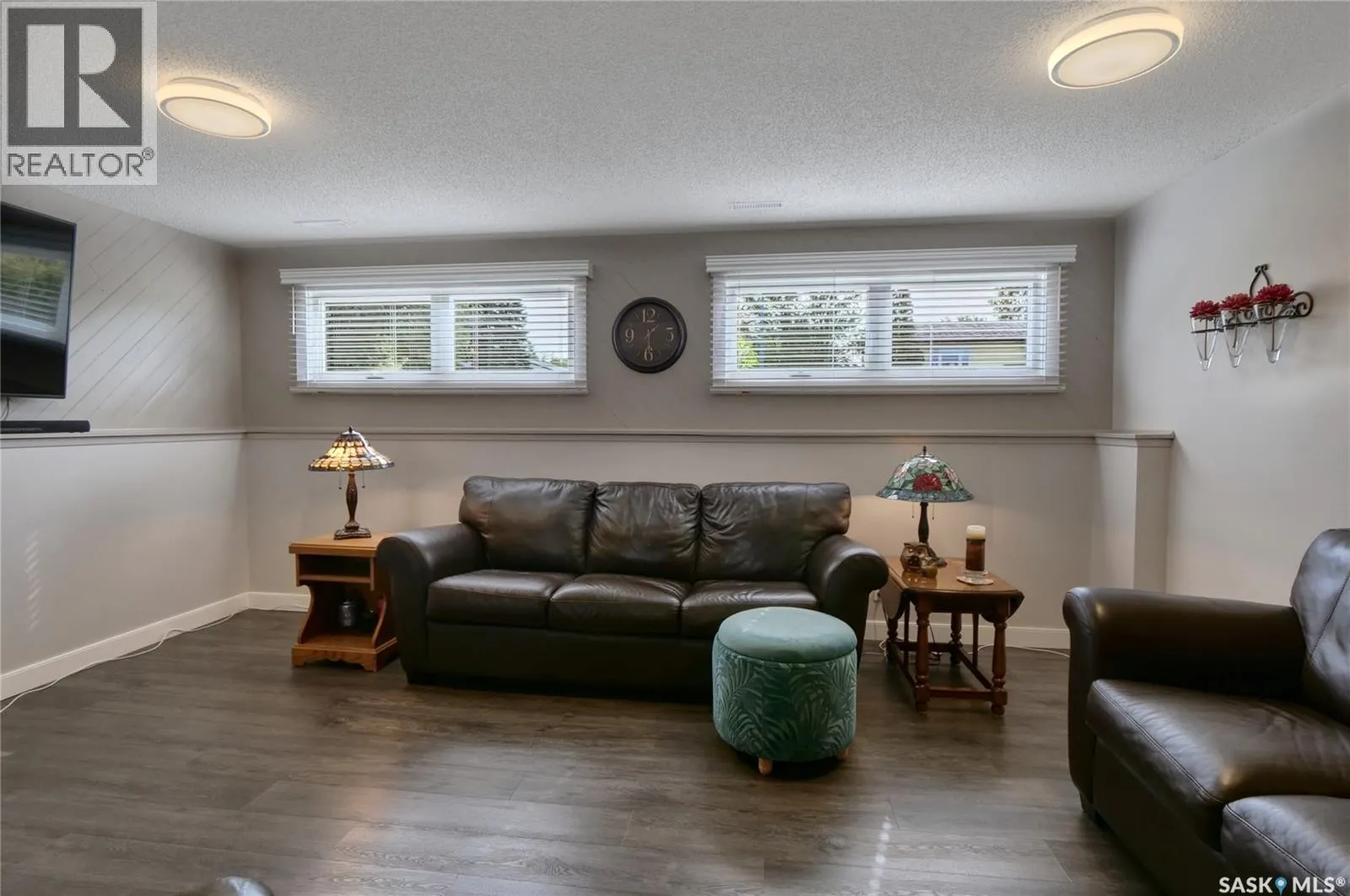 1435 Sioux CRESCENT SW