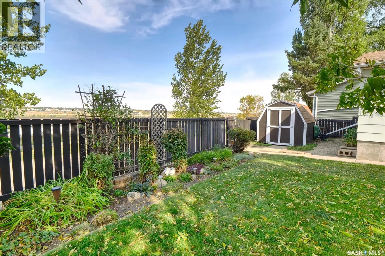 1435 Sioux CRESCENT SW
