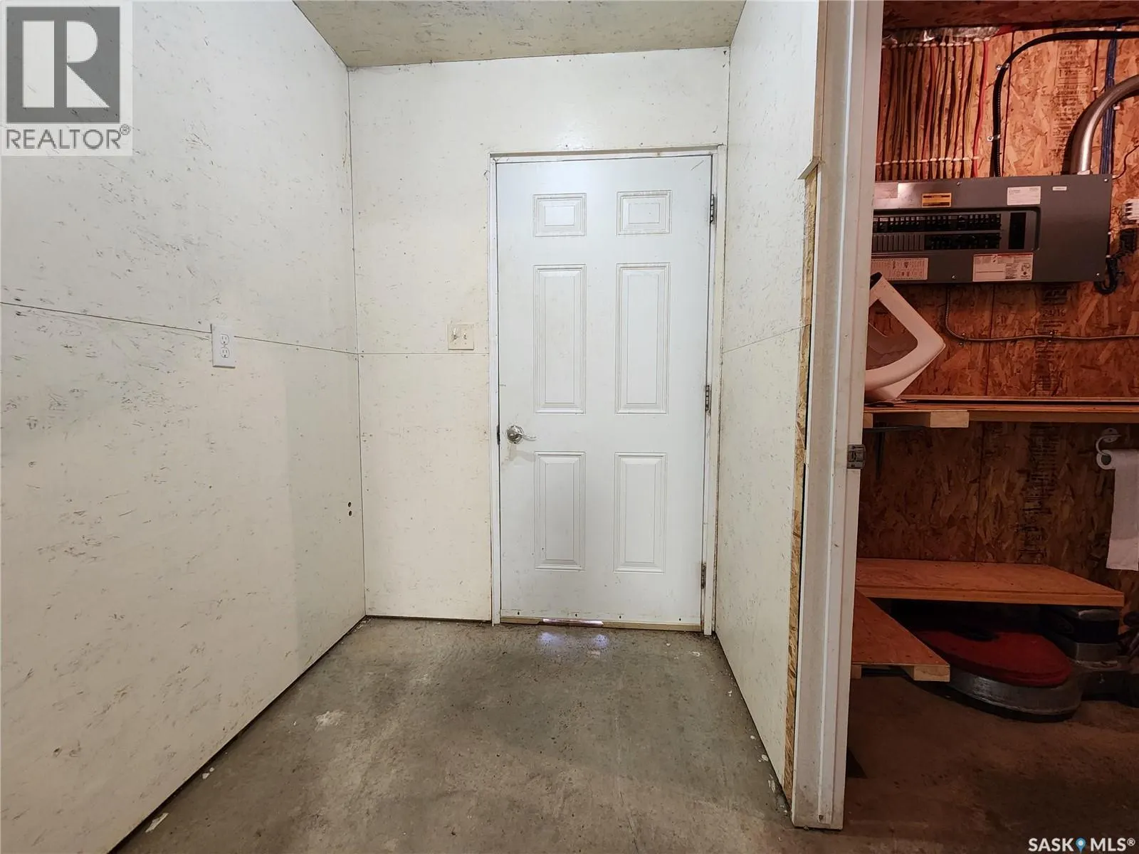 303 N Railway AVENUE