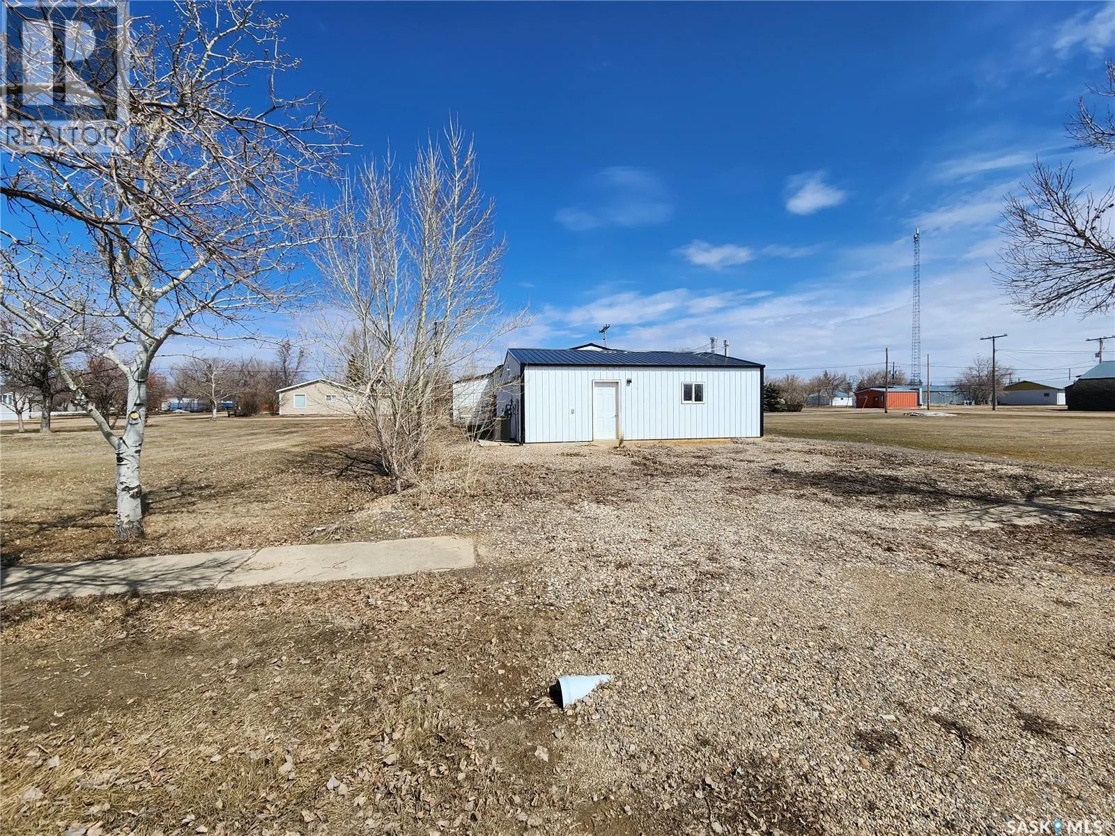 303 N Railway AVENUE
