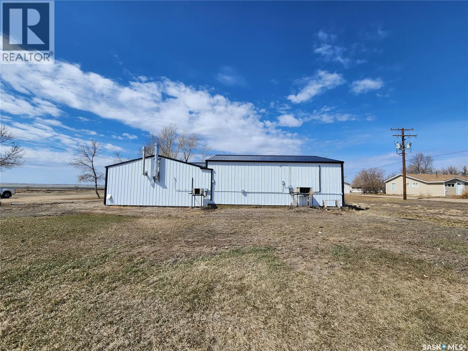 303 N Railway AVENUE