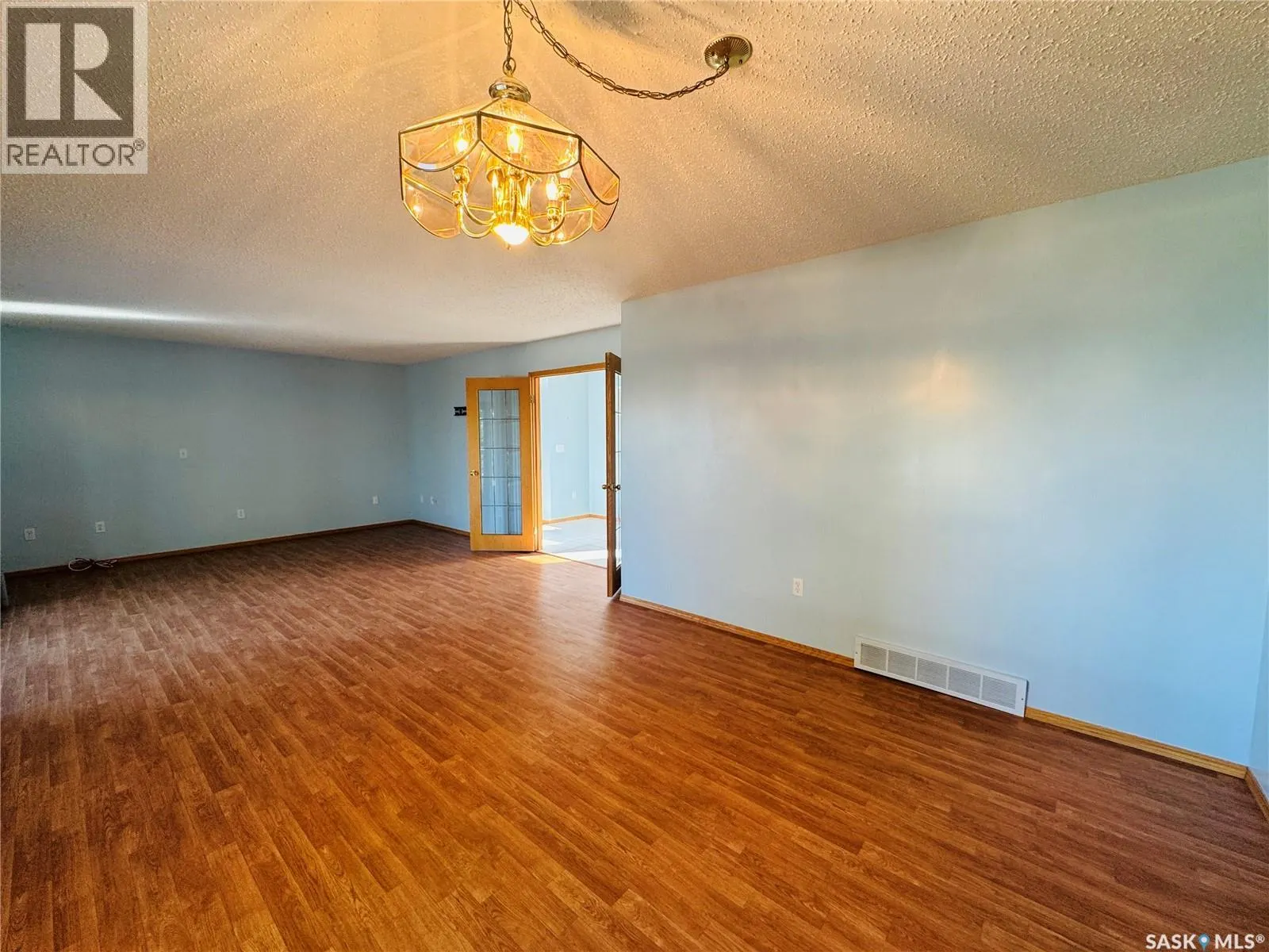 301 Turnbull AVENUE W