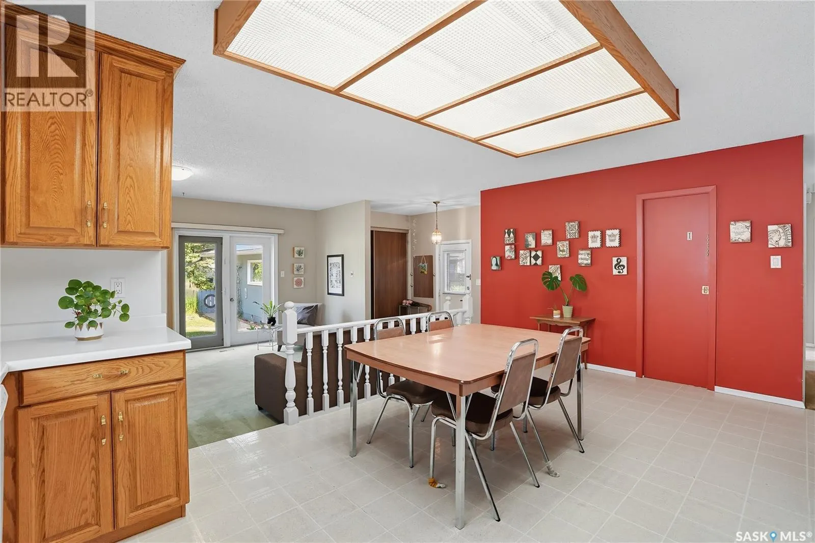 305 Elm STREET E