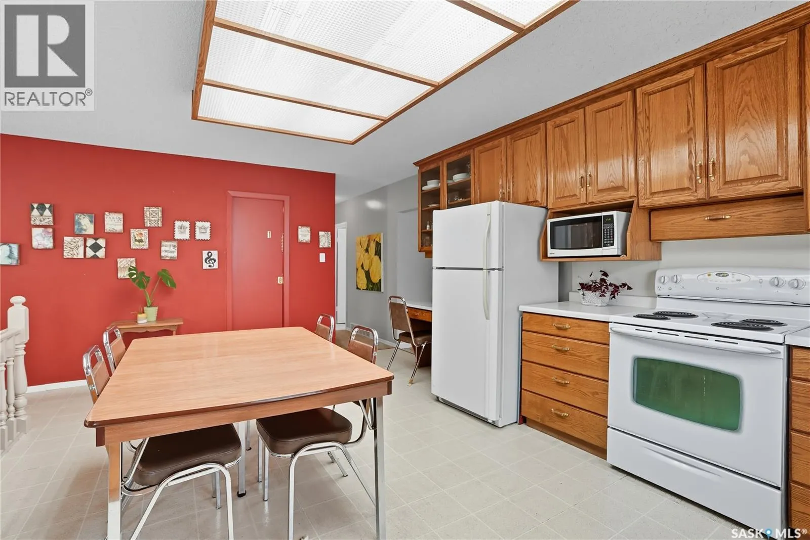 305 Elm STREET E