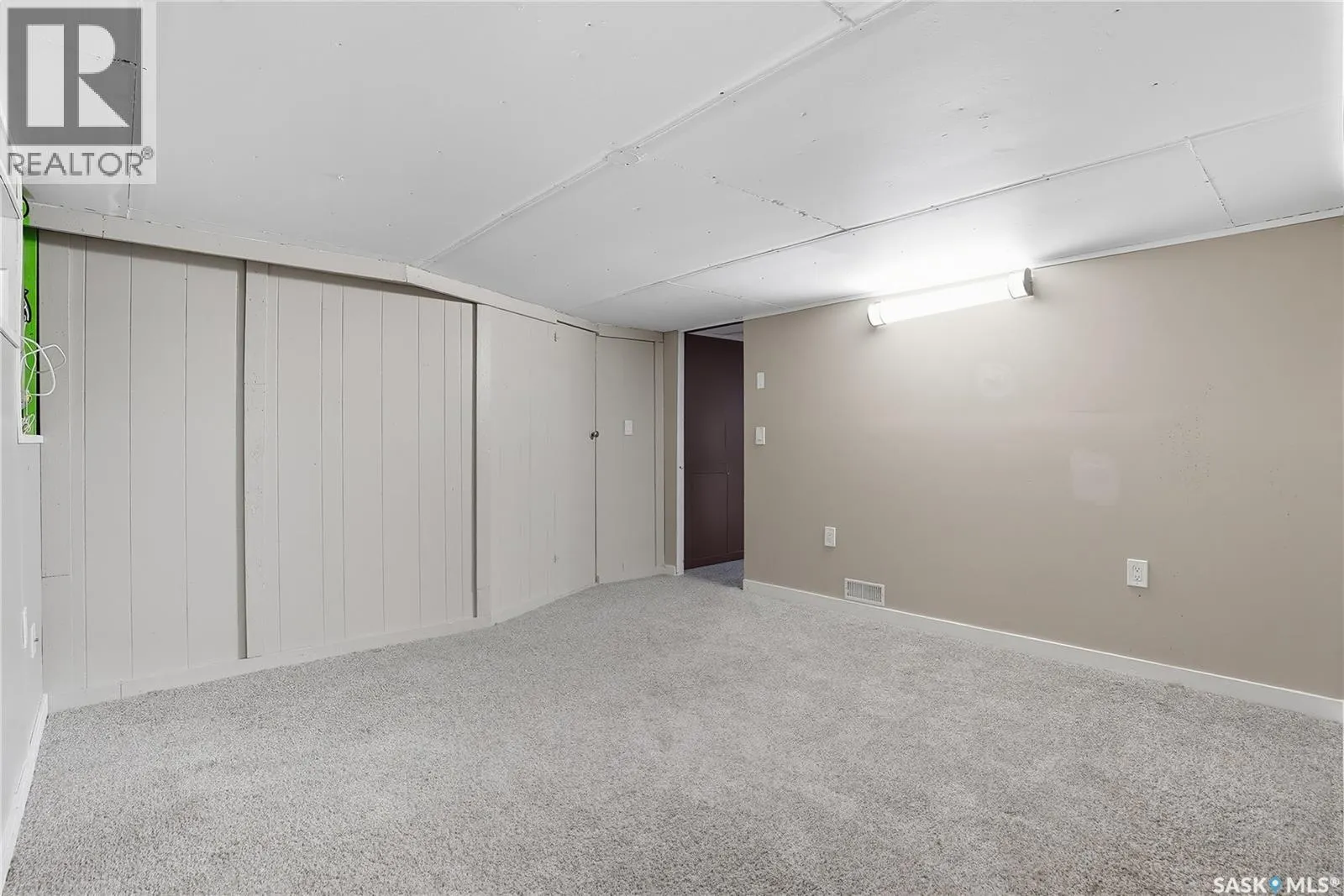 305 Elm STREET E