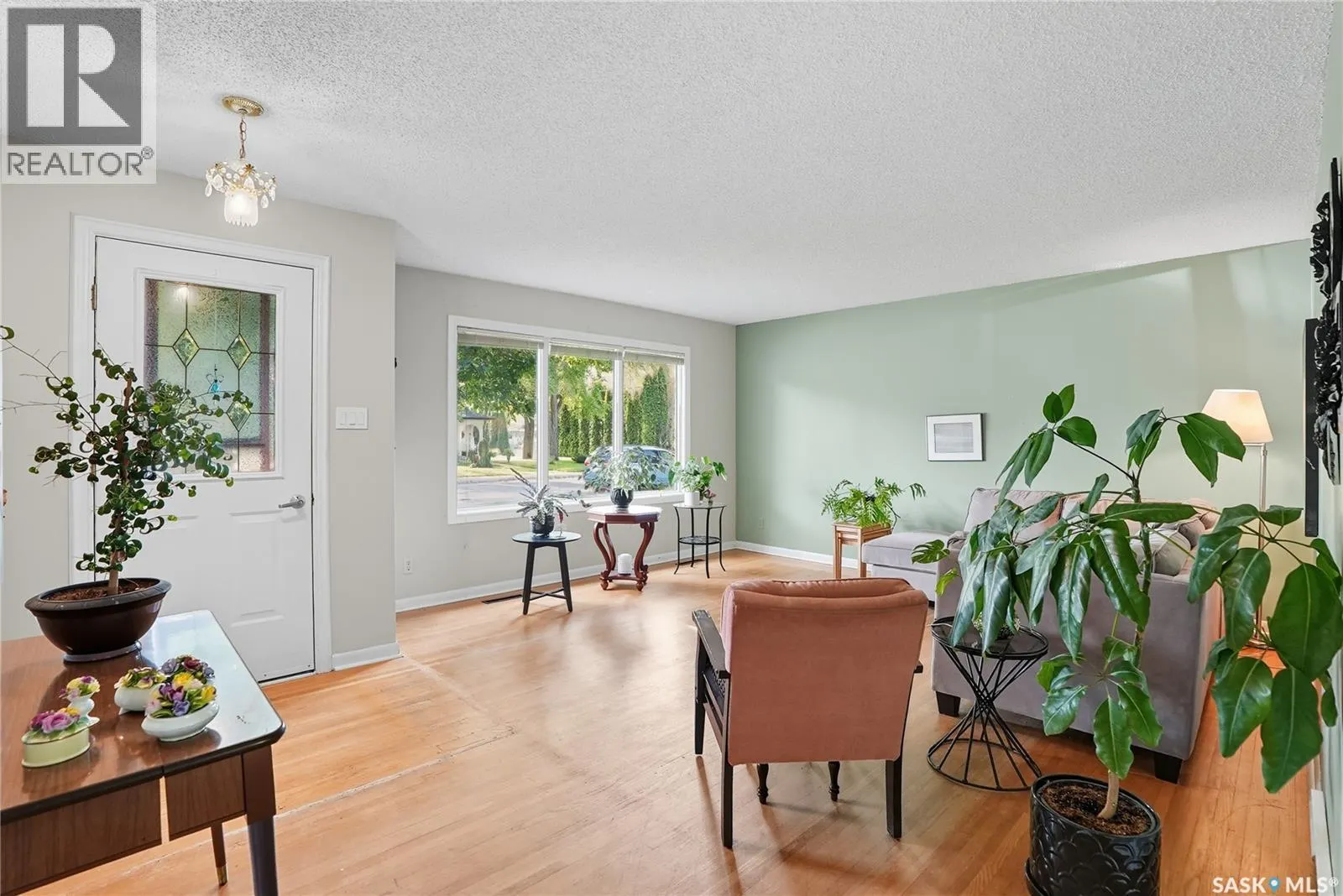 305 Elm STREET E