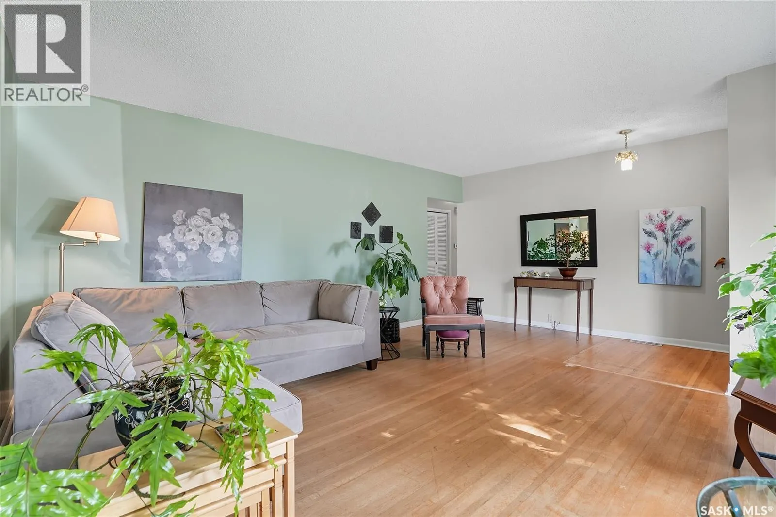 305 Elm STREET E