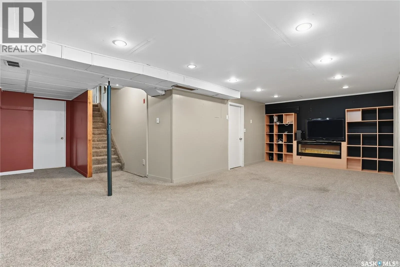 305 Elm STREET E