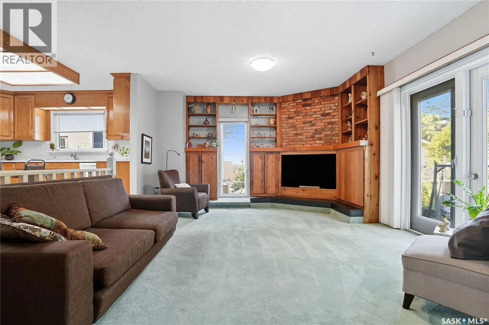 305 Elm STREET E
