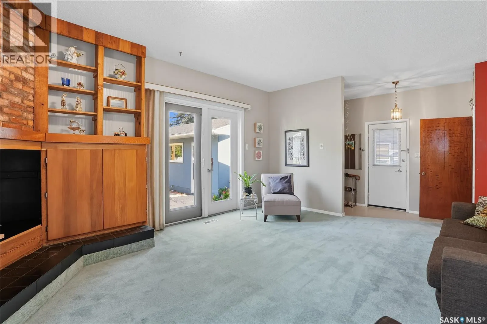 305 Elm STREET E