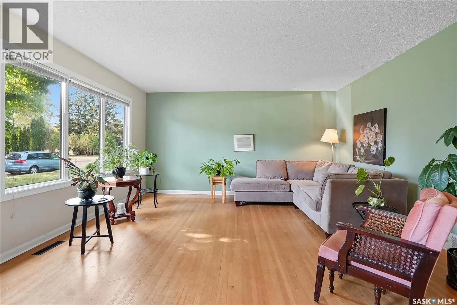 305 Elm STREET E
