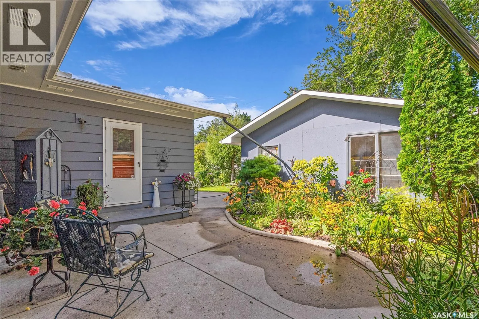 305 Elm STREET E
