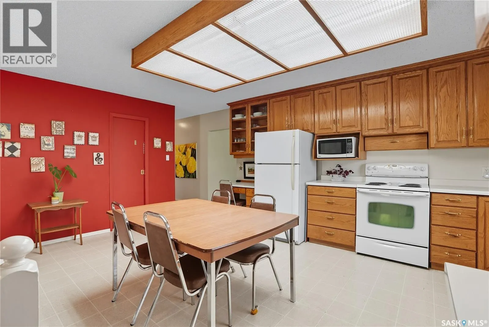 305 Elm STREET E