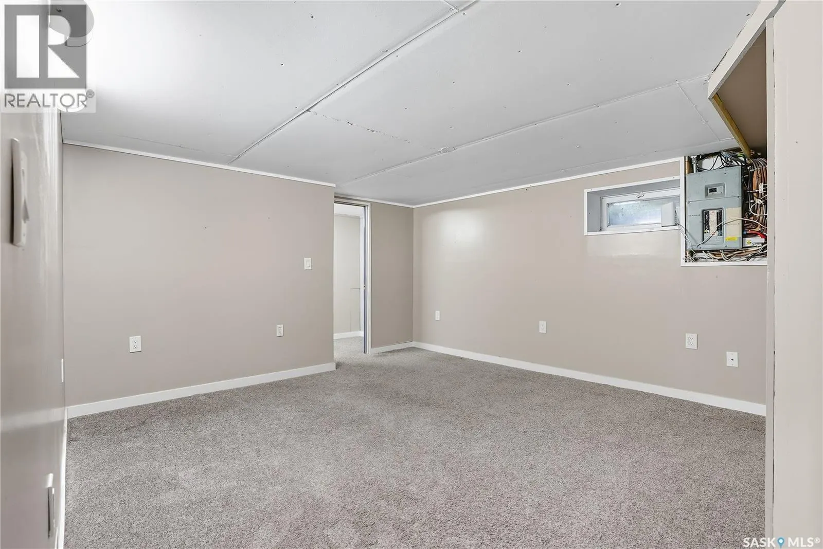 305 Elm STREET E