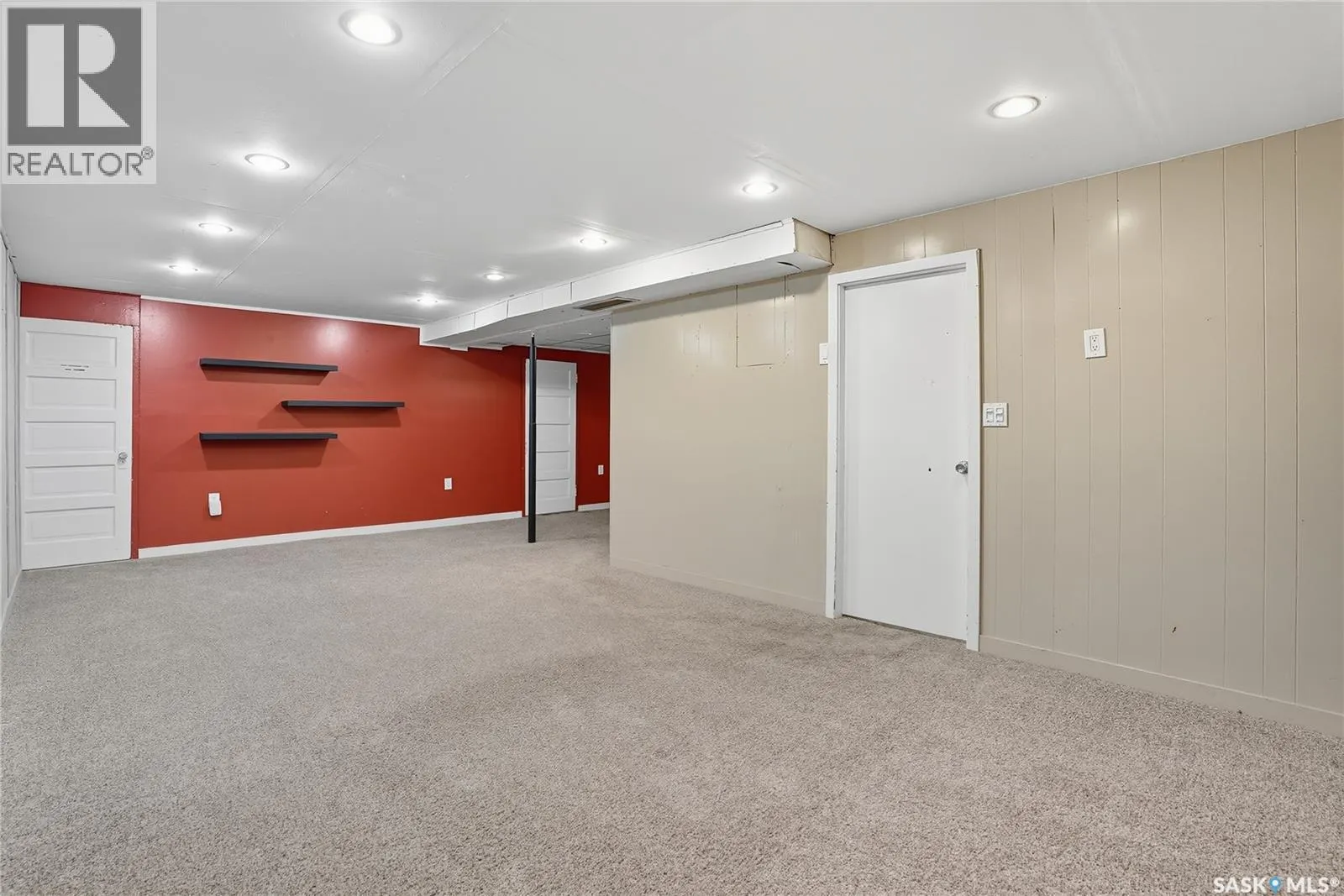 305 Elm STREET E