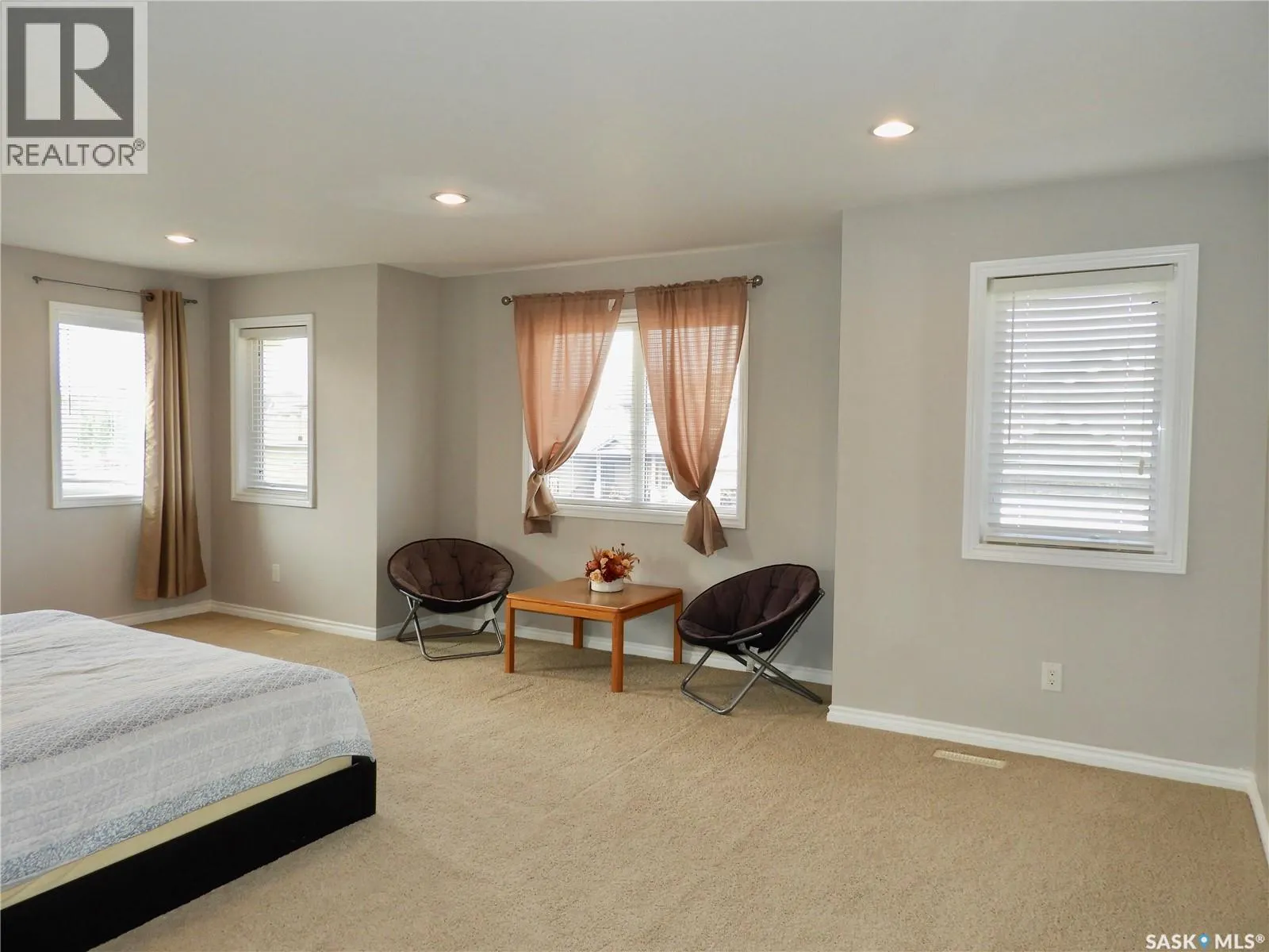 242 Whalley CRESCENT