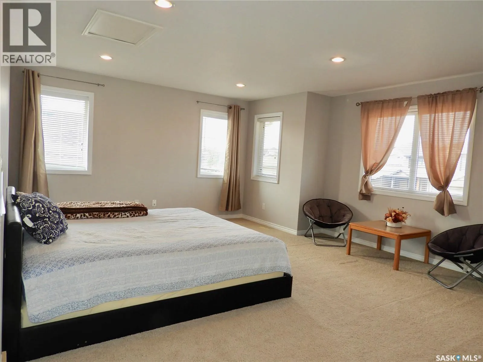 242 Whalley CRESCENT