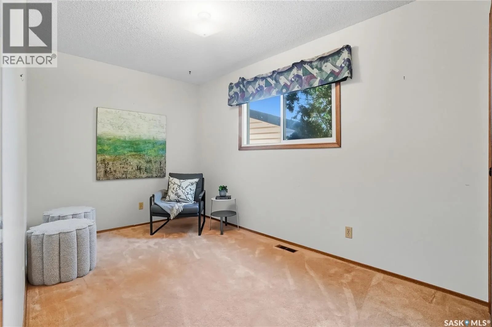 405 Lloyd CRESCENT