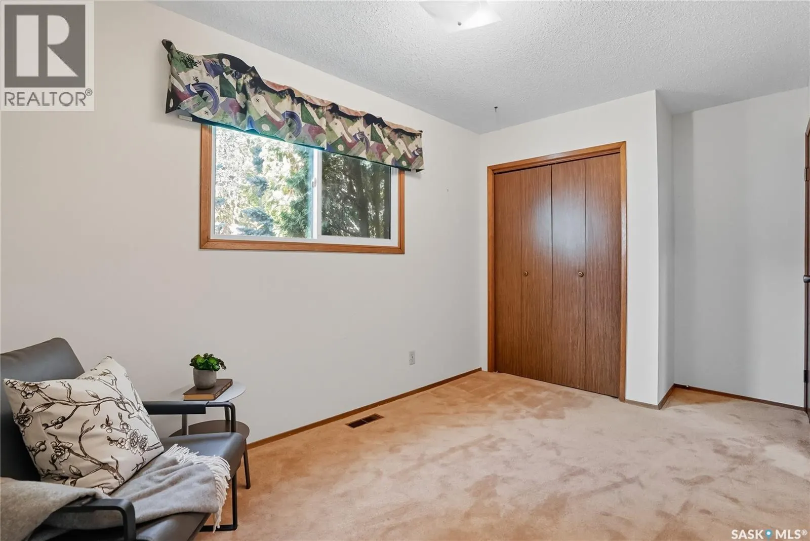 405 Lloyd CRESCENT